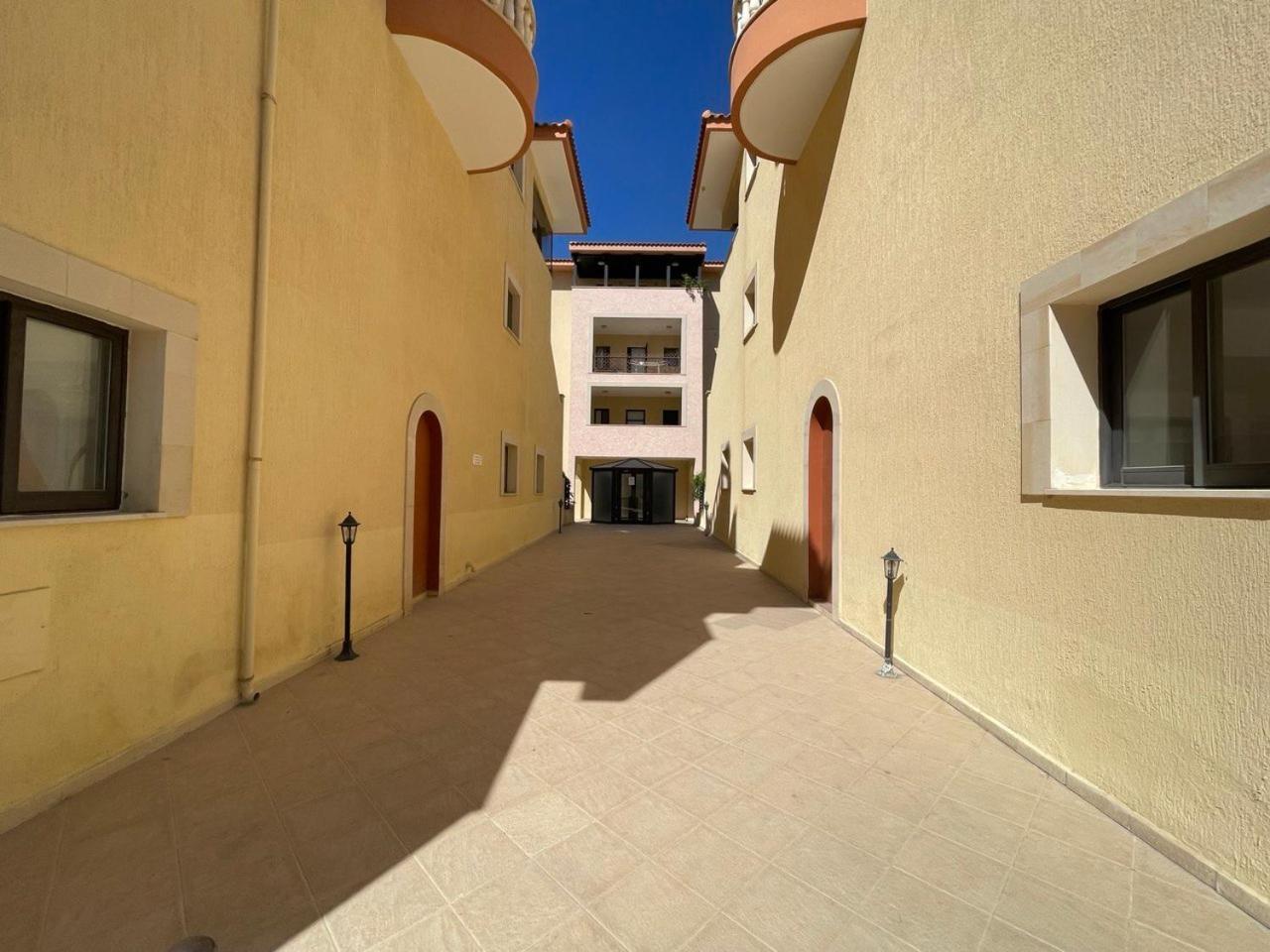 Queens Gardens Paphos ภายนอก รูปภาพ