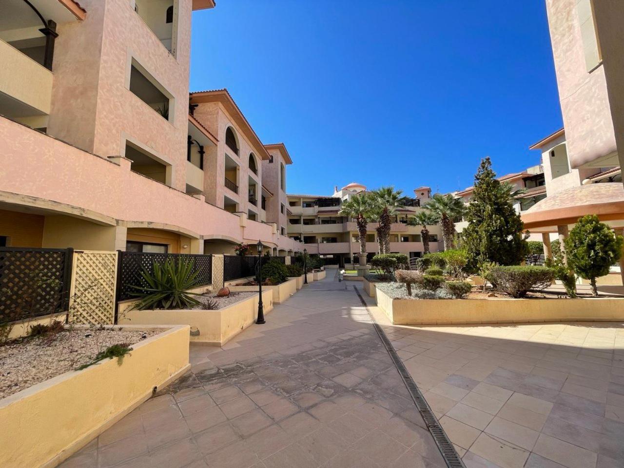 Queens Gardens Paphos ภายนอก รูปภาพ