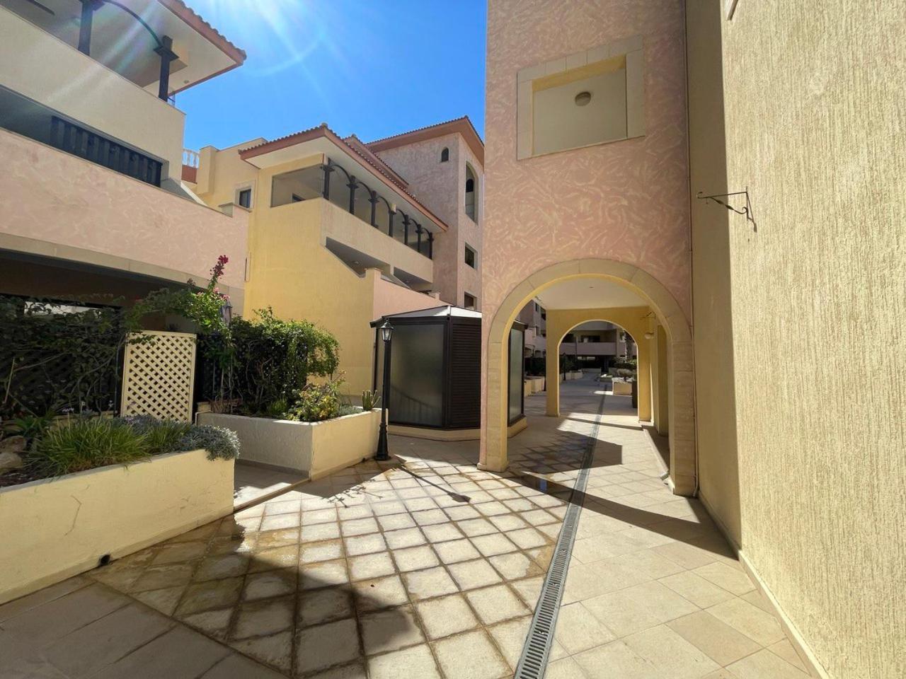 Queens Gardens Paphos ภายนอก รูปภาพ