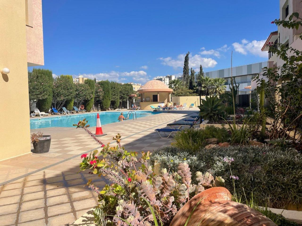 Queens Gardens Paphos ภายนอก รูปภาพ